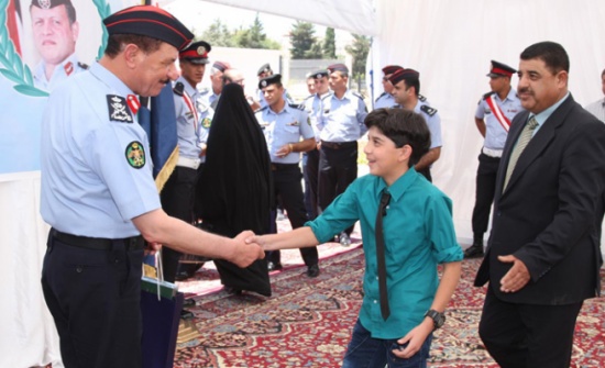 بمناسبة عيد الاضحى .. إكراميات نقدية لأسر شهداء الأمن العام بمناسبة عيد الاضحى .. إكراميات نقدية لأسر شهداء الأمن العام