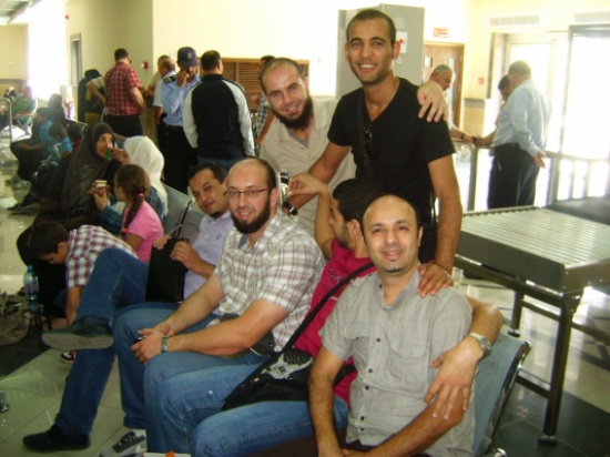 وفد أطباء الأسنان الجزائريين يُغادر معبر رفح