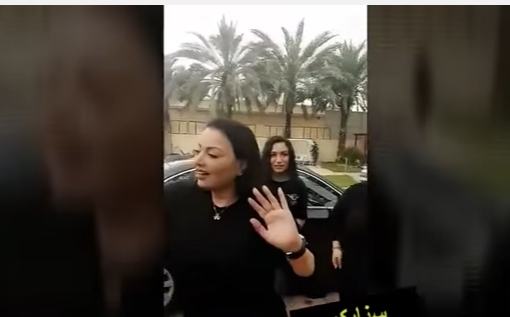 شاهد.. لجين عمران تفاجئ صديقتها المقربة بمناسبة عيد الام وتقدم لها هدية