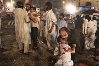 مقتل 22 واصابة 40 في هجوم انتحاري على قافلة دينية بباكستان