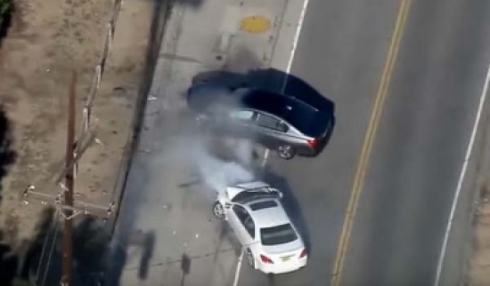 شاهد: مطاردة سيارة مسروقة تنتهي بحادث سير