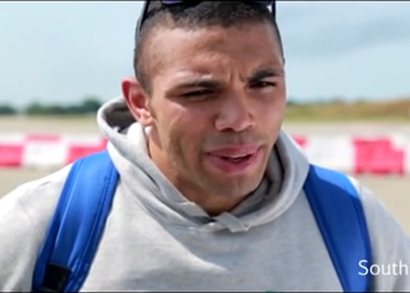 لاعب يفوز بالسباق مع طائرة إيرباص A380 العملاقة