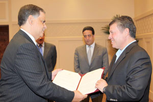 سفير المملكة لدى البحرين يؤدي اليمين القانونية أمام الملك 
