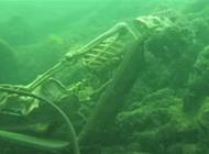 بالفيديو: اكتشاف هيكلين عظميين يحتسيان الشاي في قاع بحيرة