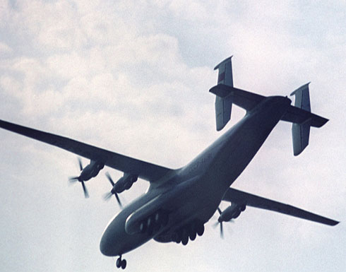 أكبر طائرة في العالم تحمل شيئا مجهولا إلى سوريا