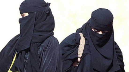 فجيعة وفاة شقيقتين .. أيقظوا إحداهما فلم تستجب فلحقتها الأخرى حزناً فجيعة وفاة شقيقتين .. أيقظوا إحداهما فلم تستجب فلحقتها الأخرى حزناً