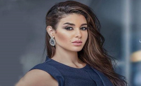 بالصور : ياسمين صبري كالأميرات في فيلم هنا وسرور