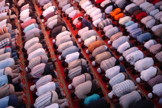 دراسة: الصلاة تحميك من الموت المفاجئ والأمراض المزمنة دراسة: الصلاة تحميك من الموت المفاجئ والأمراض المزمنة