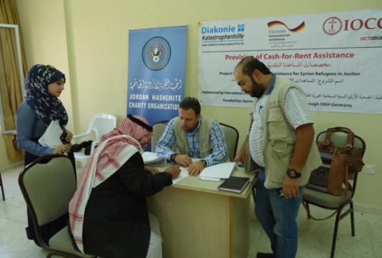 الجمعية الارثوذكسية توزع مساعدات نقدية بمعان