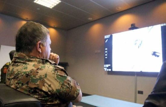 شاهدوا بالصور ...الملك يتابع احداث الكرك من مركز الازمات