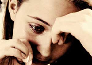  المرأة تقضي 16 شهراً من عمرها في البكاء