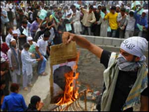 كنيسة أمريكية تصر على حرق المصحف رغم الانتقادات