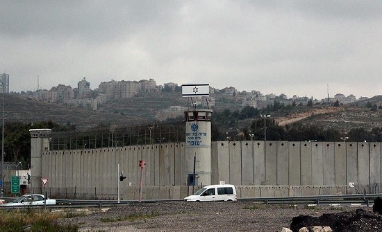 إسرائيل تفرض عقوبات بحق الأسرى الفلسطينيين إسرائيل تفرض عقوبات بحق الأسرى الفلسطينيين