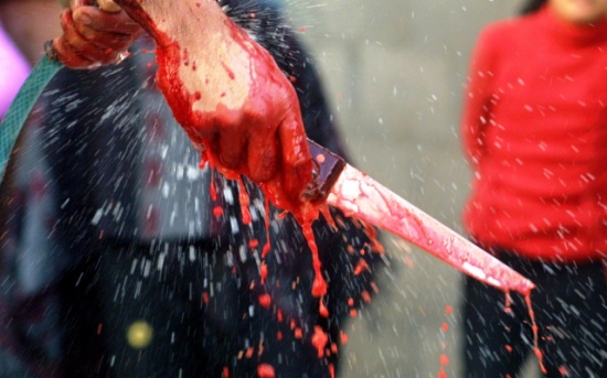 مصري يذبح زوجته أمام طفلهما بسبب المكياج!