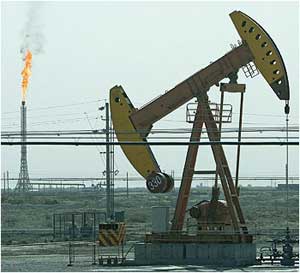 السعودية تمد العملاء الاسيويين بكامل شحنات النفط في أكتوبر السعودية تمد العملاء الاسيويين بكامل شحنات النفط في أكتوبر