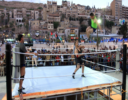 بالصور : مصارعة حرة في الساحة الهاشمية