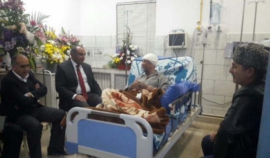 الشواربة يعود محمد بشير في مستشفى قصر شبيب الشواربة يعود محمد بشير في مستشفى قصر شبيب