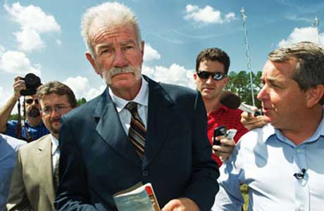 ابنة القس جونز: والدي مجنون 