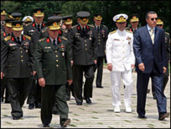 تركيا: بدء التصويت في استفتاء على تعديلات دستورية