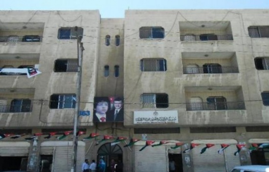 مدير تربية الرصيفة يهنىء طالبتين متفوقتين في التوجيهي بالرصيفة مدير تربية الرصيفة يهنىء طالبتين متفوقتين في التوجيهي بالرصيفة