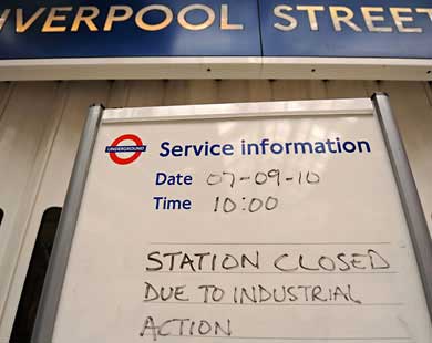 نقابات بريطانيا تهدد بالعصيان