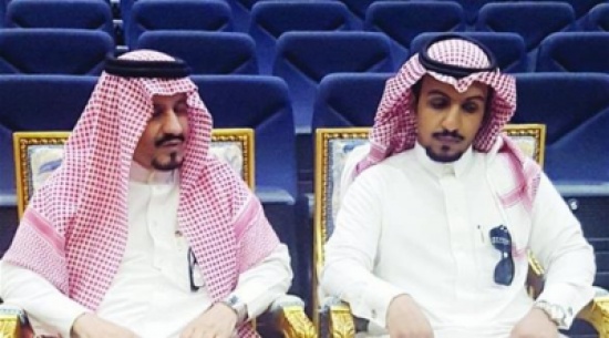 سعودي خمسيني يتخرج في الجامعة مع اثنين من أبنائه