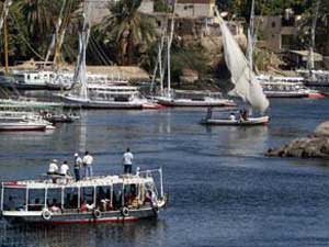 مصر: السيطرة على تسرب 100 طن من الديزل في أسوان