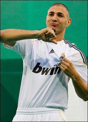 بنزيمة باقٍ في صفوف ريال مدريد