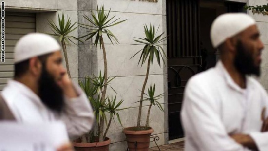 الأمن التونسي يعتقل سلفيين قطعوا يد شاب “إقامة للحد الشرعي” الأمن التونسي يعتقل سلفيين قطعوا يد شاب “إقامة للحد الشرعي”