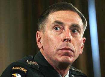 قائد قوات التحالف في أفغانستان يزور قوة الحماية الاردنية  