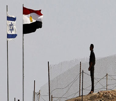 معاريف: المتسللون لا يزالون يتدفقون على إسرائيل رغم وجود جدار عازل معاريف: المتسللون لا يزالون يتدفقون على إسرائيل رغم وجود جدار عازل