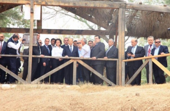 الرئيس اللبناني يزور المغطس.. صور