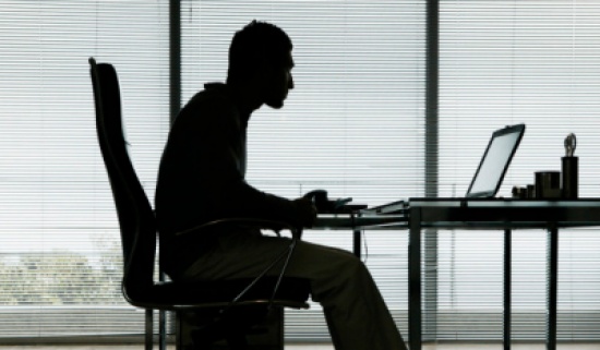نصائح مهمة لمواجهة مشاكل الجلوس الطويل بالعمل نصائح مهمة لمواجهة مشاكل الجلوس الطويل بالعمل
