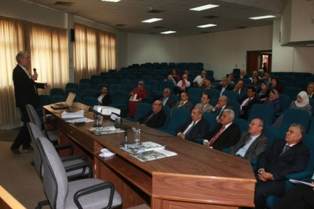 جامعة إربد تشارك في أعمال ورشة عمل قضايا معاصرة في تصميم مناهج التعليم العالي في الجامعة الأردنية جامعة إربد تشارك في أعمال ورشة عمل قضايا معاصرة في تصميم مناهج التعليم العالي في الجامعة الأردنية