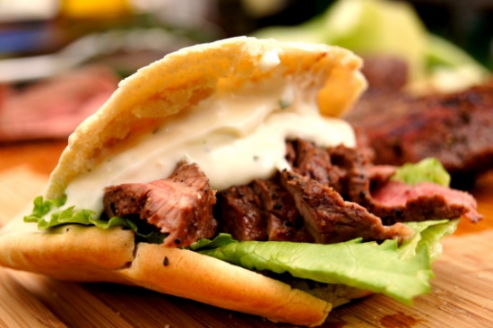 حماية المستهلك تثمن قرار إعادة تسعير الوجبات الشعبية والسياحية