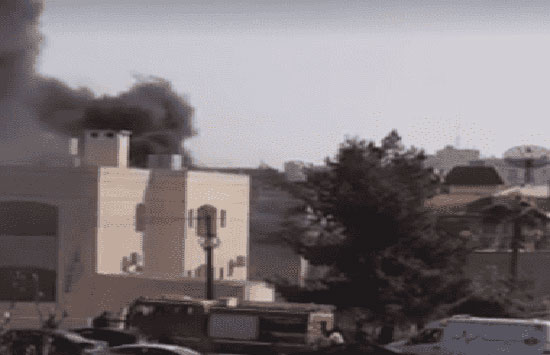 بالفيديو : الدفاع المدني يخمد حريق في شارع مكة