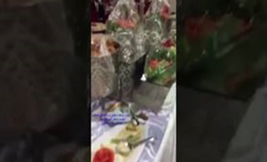 بالفيديو.. بوفية مفتوح بطول نصف كيلو يثير الضجة بالفيديو.. بوفية مفتوح بطول نصف كيلو يثير الضجة