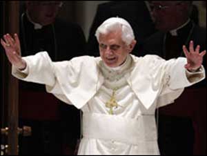 البابا يبدأ زيارة "تاريخية" لبريطانيا وسط احتجاجات