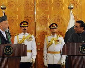 كرزاي من اسلام آباد: باكستان ليست جزءا من المشكلة وانما جزء من الحل