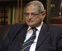 وزير الأوقاف يسلم تصاريح الحج للجنة الحج ومديري الأوقاف 
