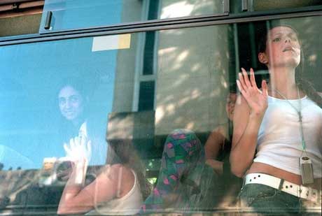 يهوديات بنات شوارع تحت السلاح !