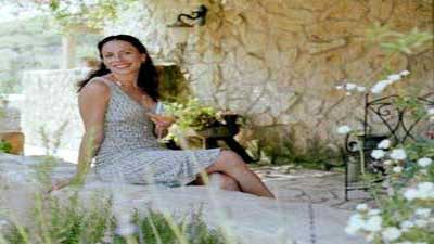 امتلكى مفاتيح السعادة بالابتسامة وتحطيم الروتين