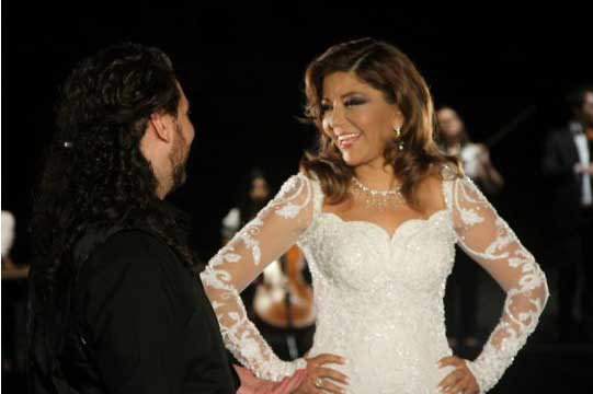 لمن ارتدت سميرة سعيد فستان فرحها؟ لمن ارتدت سميرة سعيد فستان فرحها؟