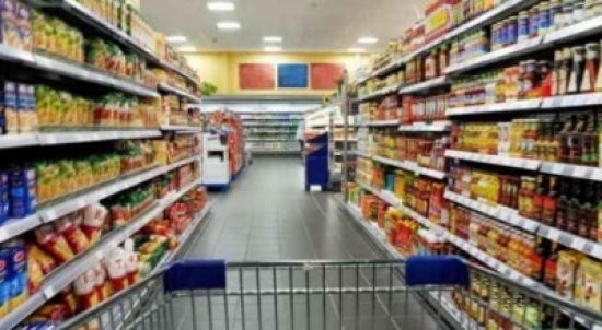 استعدادا لشهر رمضان .. تجار يناقشون أسعار السلع