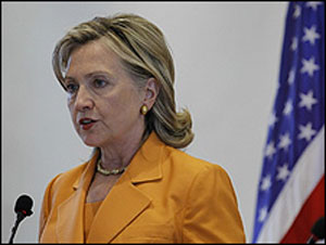 كلينتون تأمل بوصول "زعماء يتحلون بالمسؤولية" للسلطة في إيران