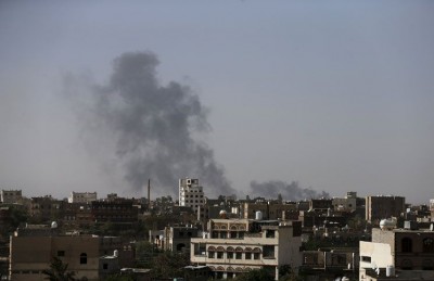 مقاتلات التحالف تشن غارات على مطار العاصمة اليمنية