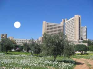 تركيب جهاز لطفل مشلول يعيد له التنفس الطبيعي بمستشفى الملك المؤسس  