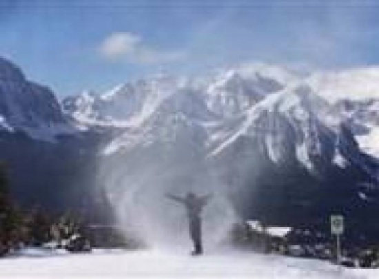 فيديو صادم.. ثلوج تلتهم أحد المتزلّجين!