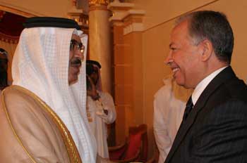 وزير الداخلية يصل الى المنامة للمشاركة في اجتماعات دعم العراق 