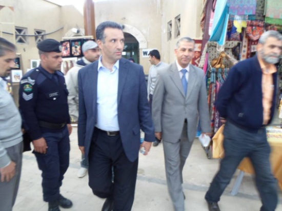 بالصور .. وزير السياحة في السوق الحرفي بجرش بالصور .. وزير السياحة في السوق الحرفي بجرش